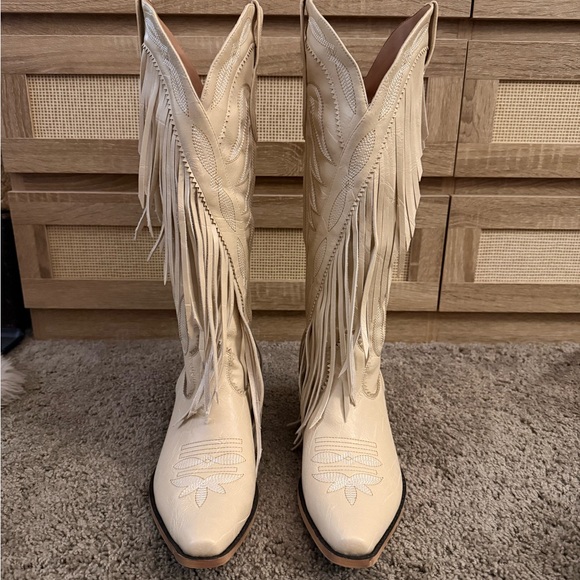 Fringe Western Knee-High Boots in Cream - Women's Fashion Cowboy Boots - Picture 3 of 4